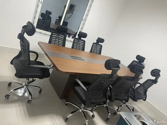 فخم طاولة اجتماع في مقاس اكبر اصغر وفي كراسي بجميع انواع 1