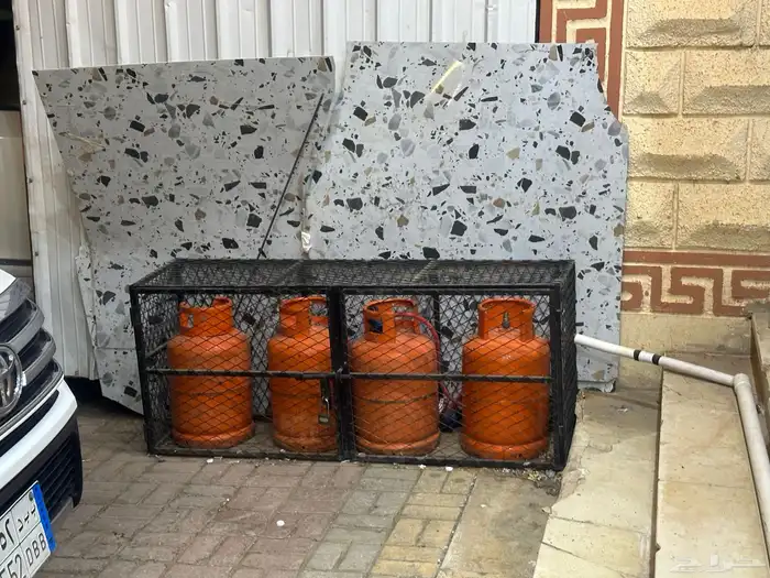 يوجد مطعم معجنات وشورما 14