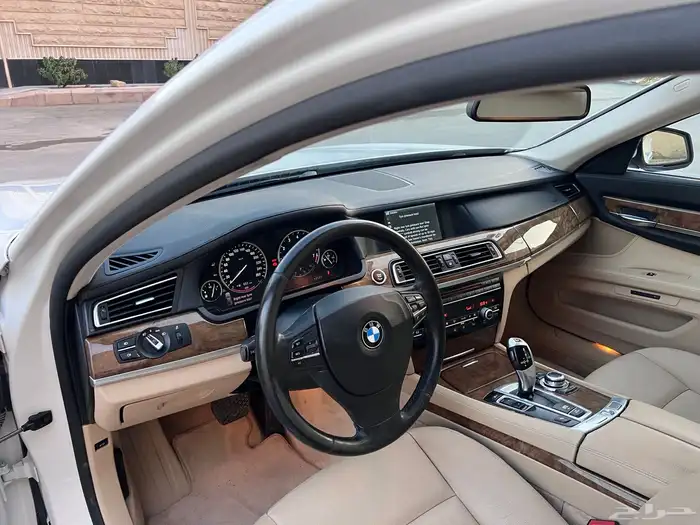 BMW 730Li 12