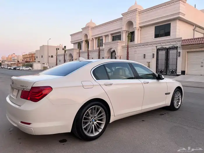 BMW 730Li 4
