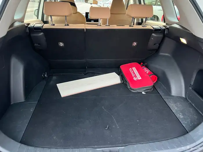 تويوتا راف فور 2022 استاندر دبل بنزين 8