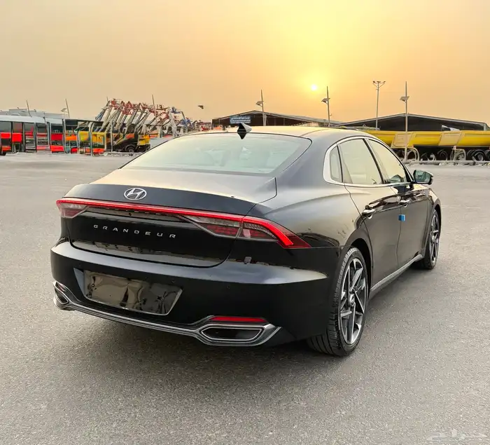 ازيرا 2020 بنوراما فل كامل داخل ابيض بحالة الوكاله للبيع 5