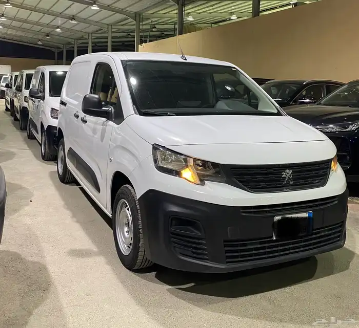 ((يوجد لدينا مجموعه من بيجو بارتنر 2023 بضاعه)) 10