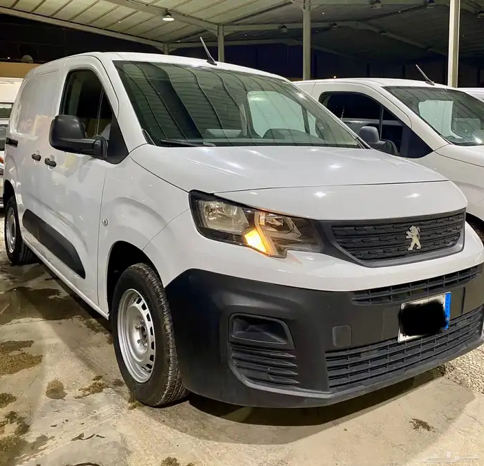 ((يوجد لدينا مجموعه من بيجو بارتنر 2023 بضاعه)) 4