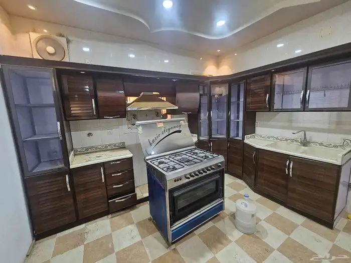 مطبخ مع فرن للبيع مستعجل 0
