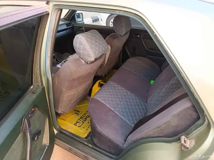 مرسيدس 1989 بنزين أربعة سلندر اوتوماتيك بحالة ممتازة 9