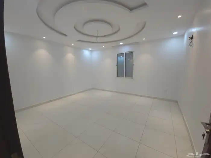 شقه فاخره ومرتبه للأيجار بحي الريان 4غرف و3 حمامات وصاله 2