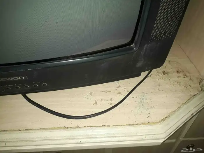 مكتبه مع تلفزيون 1