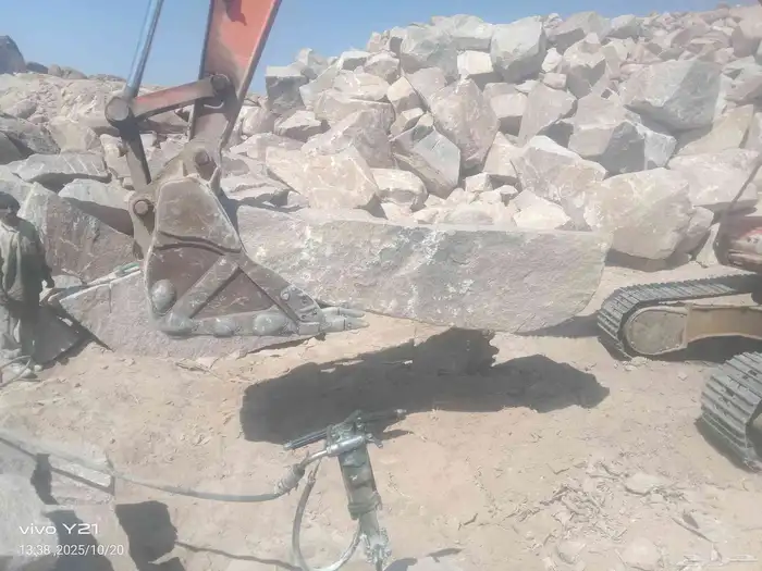 يوجدبكلين بنيان الحجر وتكسير حجر وقص اراضي وربراب هدم وترحيل 2