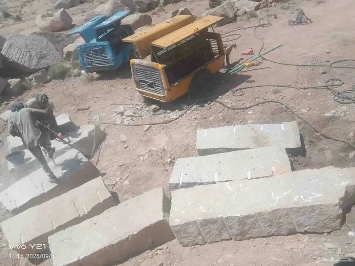 يوجدبكلين بنيان الحجر وتكسير حجر وقص اراضي وربراب هدم وترحيل 4