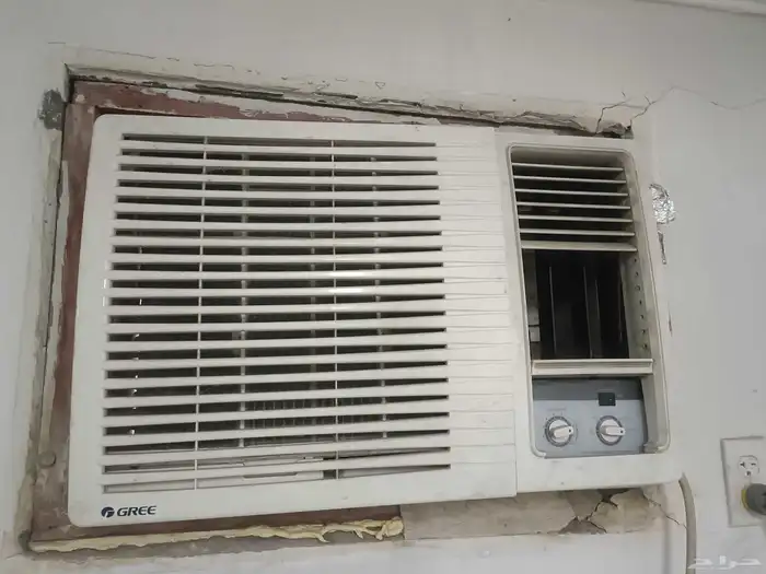 سريرين و دولاب و جلسة شكل L و 3 مكيفات شباك 5