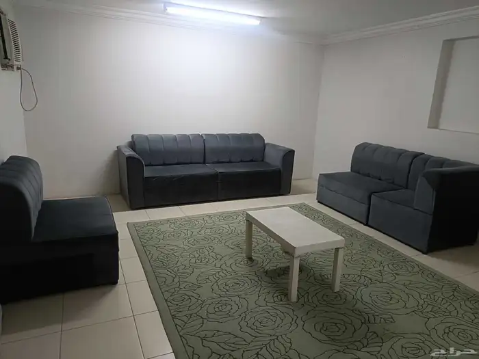 سريرين و دولاب و جلسة شكل L و 3 مكيفات شباك 2