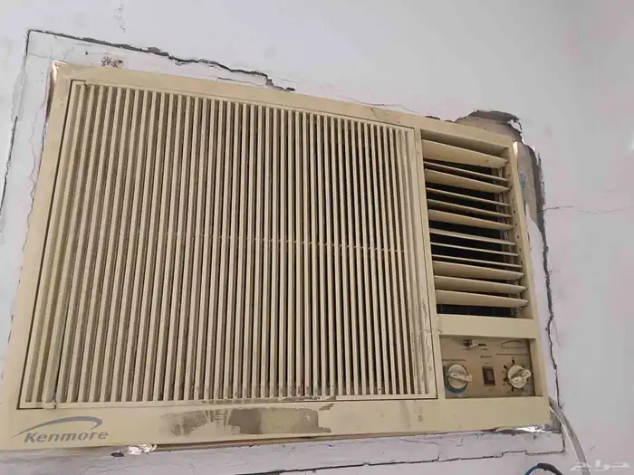 سريرين و دولاب و جلسة شكل L و 3 مكيفات شباك 4