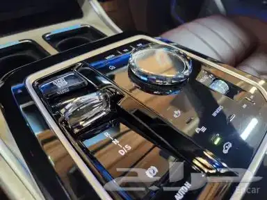 BMW الفئة السابعة 750e xDrive إصدار Design Pure Excellence 14