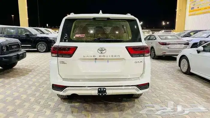 تويوتا لاندكروزر GXR4 بنزين سعودى 2025 ابيض- 9