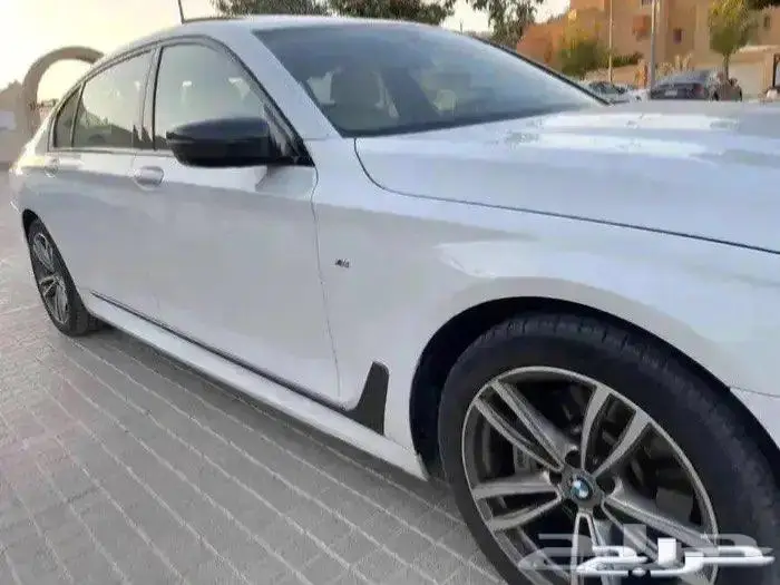 للبيع بي ام الفئه السابعه 2019 Mكت 3