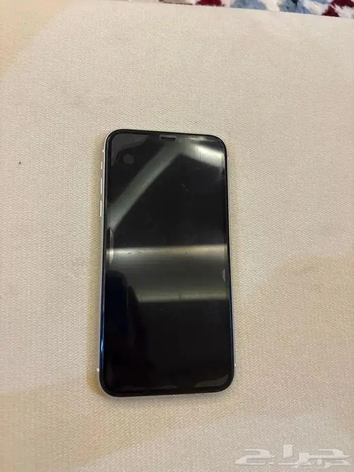 ايفون 11 ابيض 256 جيجا 2