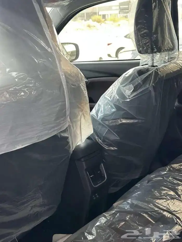 تويوتا اوربان كروزر GLX بنزين فل كامل موديل 2026 10