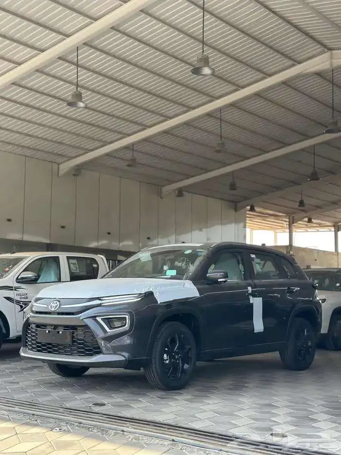 تويوتا اوربان كروزر GLX بنزين فل كامل موديل 2026 0