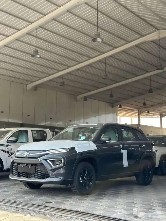 تويوتا اوربان كروزر GLX بنزين فل كامل موديل 2026 1