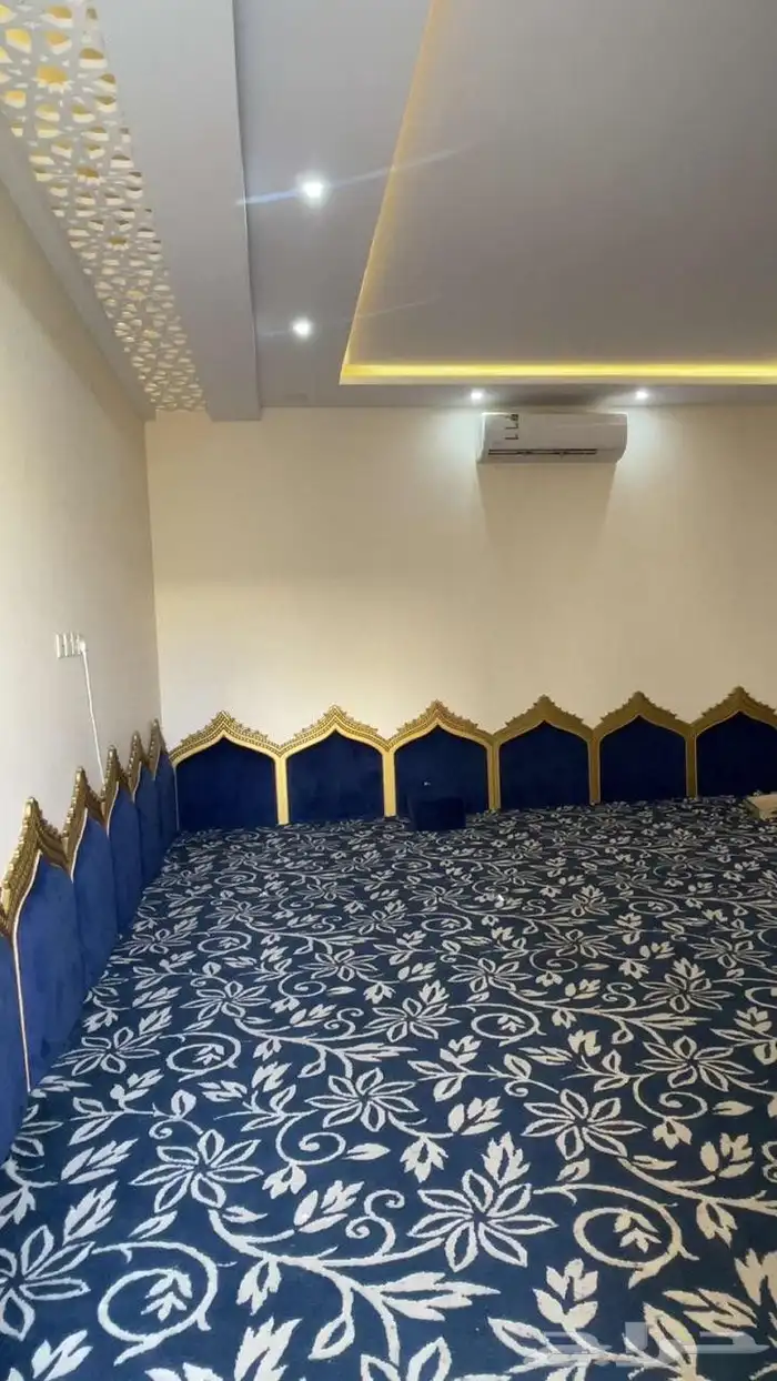 مجلس ارضي مع السجاده الستاره وستاره نظيف جدا محايل 0