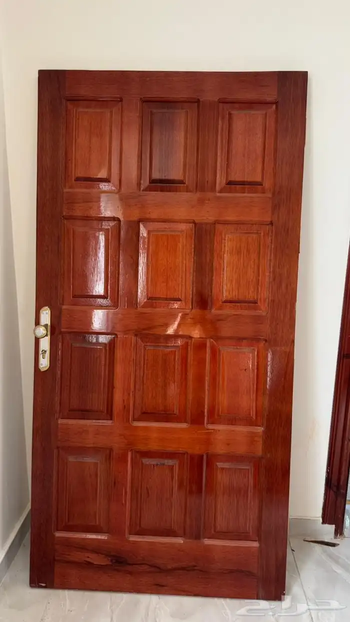 للبيع باب شقة نظيف جدا و باب غرفة 1