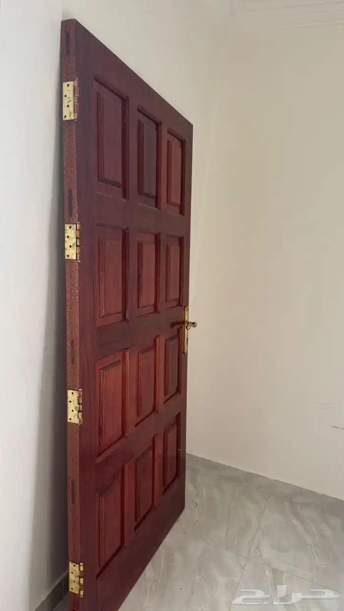للبيع باب شقة نظيف جدا و باب غرفة 3
