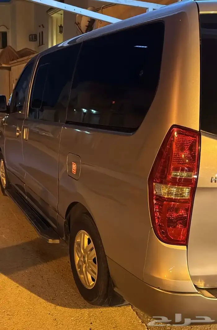 باص هونداي H1 2016 باسمي من الوكاله الموتر نظيف 3