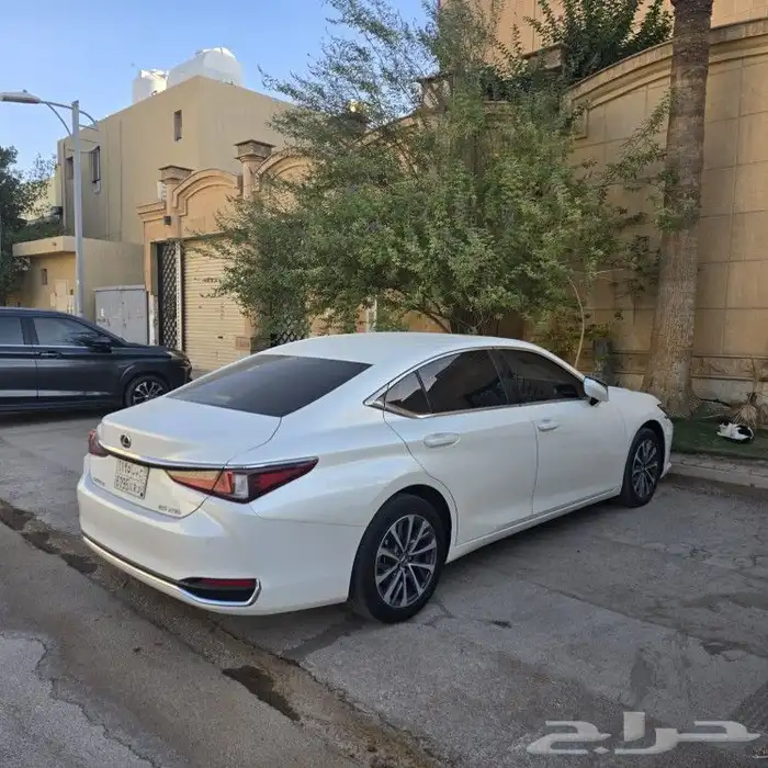 لكزس 250 ES موديل 2023 أبيض لؤلؤي 0
