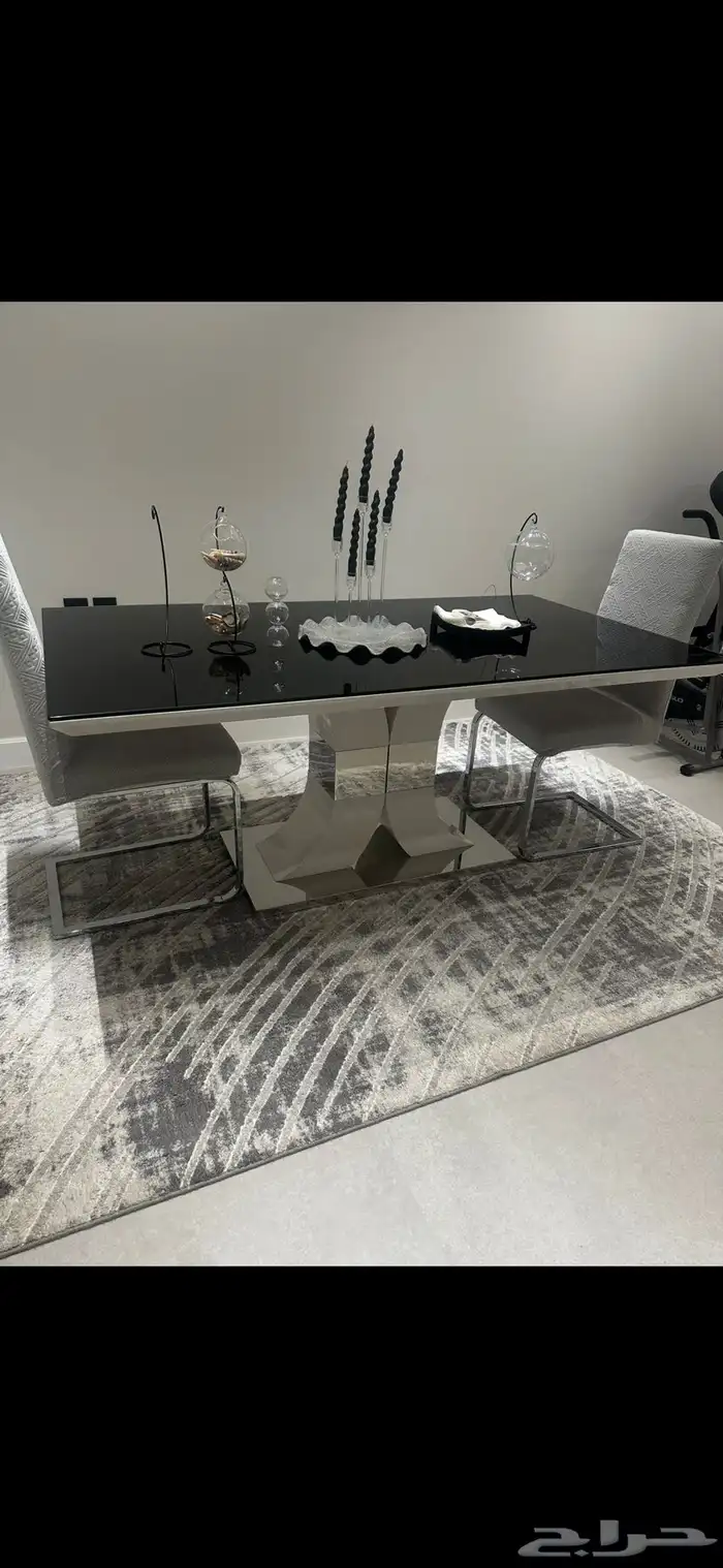 طاولة سفرة 6 كراسي مع سجادة و وحدة رفوف للبيع 2