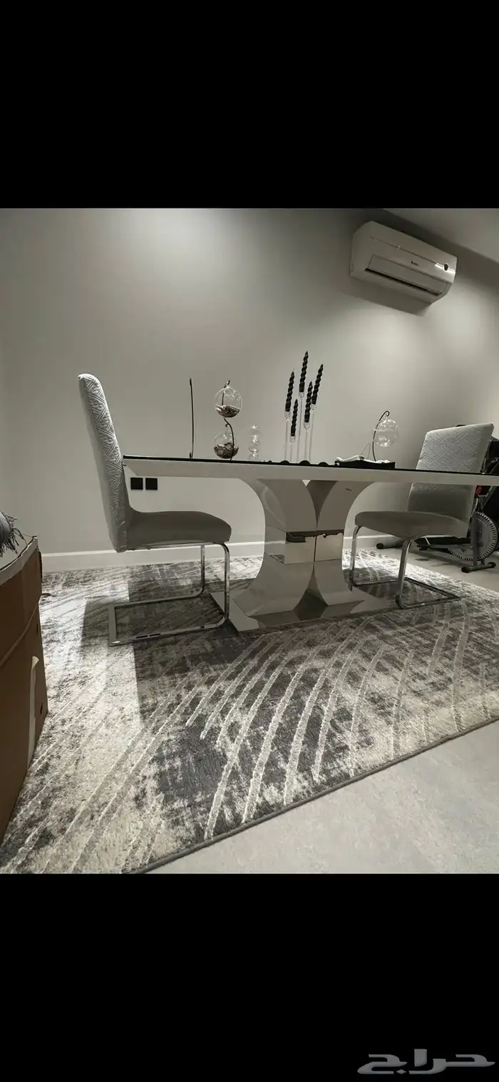 طاولة سفرة 6 كراسي مع سجادة و وحدة رفوف للبيع 4