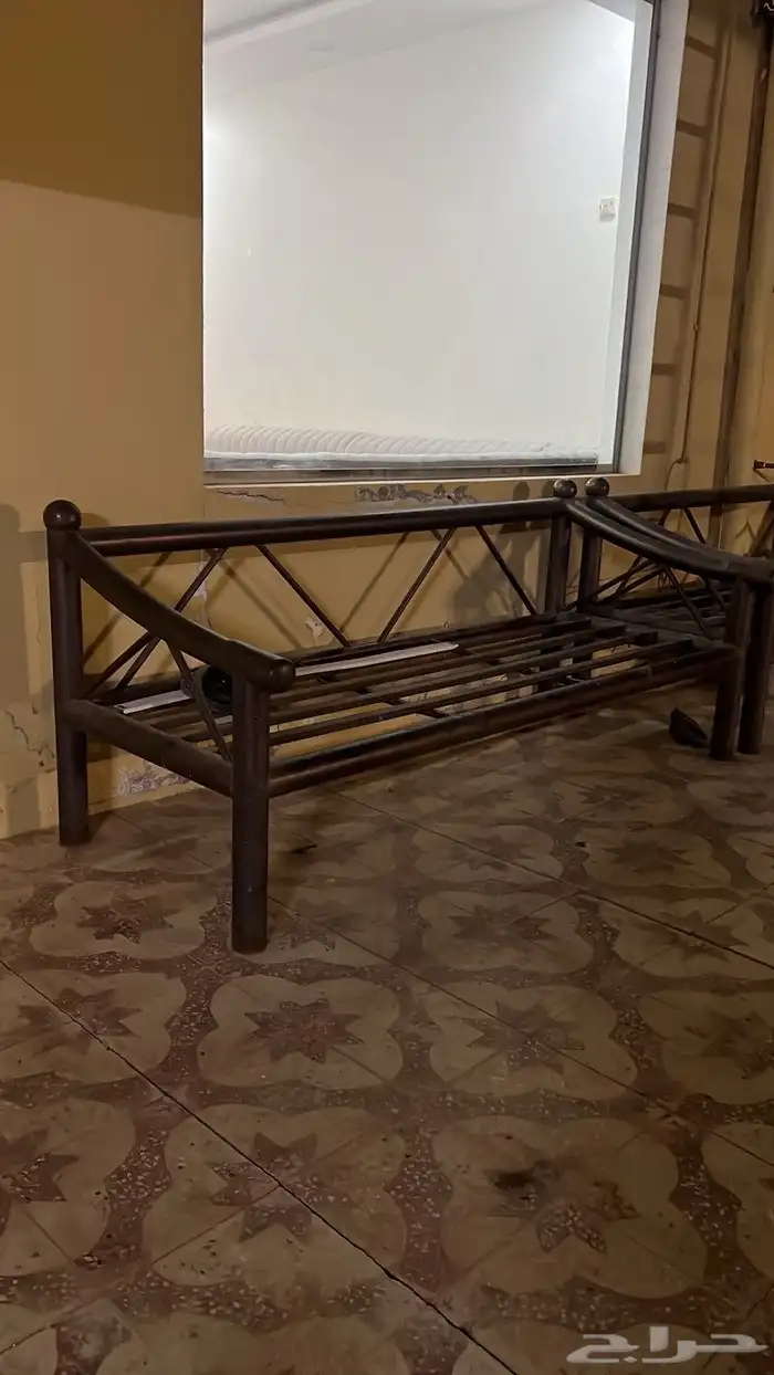 كراسي حديد 1