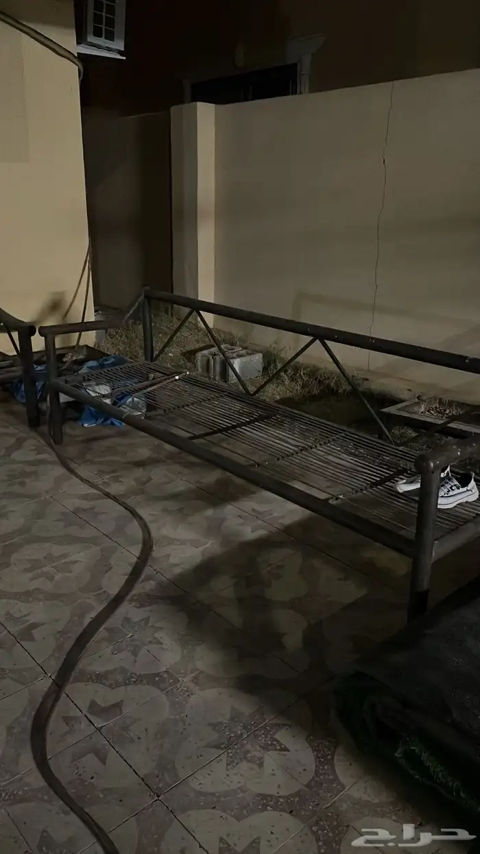 كراسي حديد 0