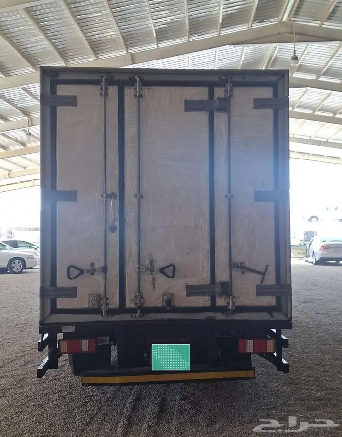 ايسوزو دينا ثلاجه قير عادي 2013 7