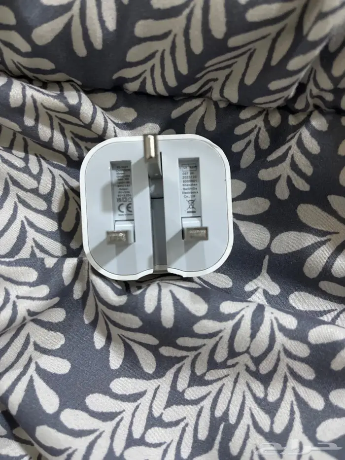 شاحن ايفون اصلي استخدام 4 شهور فقط 0