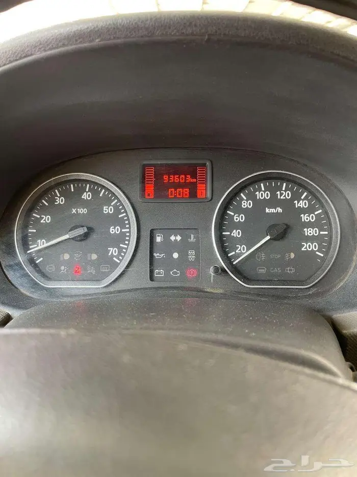 Excellent Condition Manual Renault Logan 2014 Red Colour 7