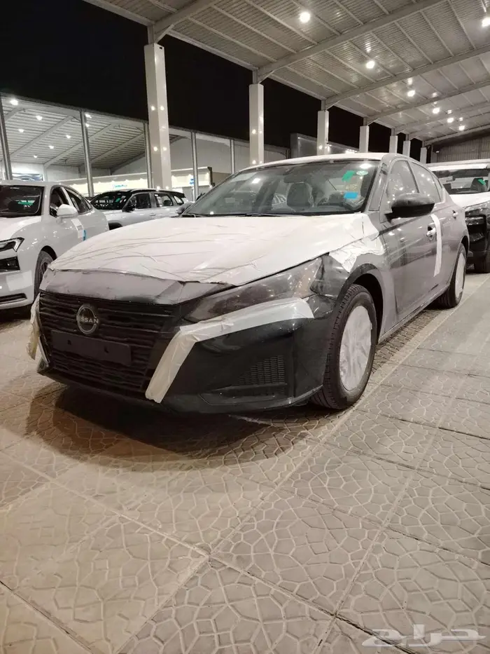 نيسان التيما ستاندر 2025 لون اسود ALTIMA 1