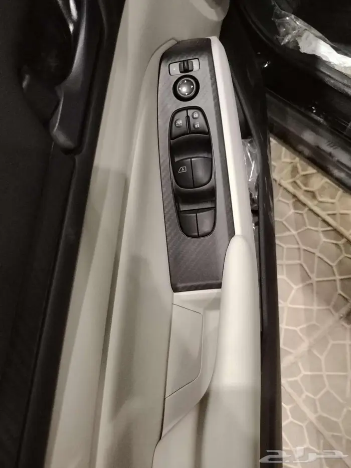 نيسان التيما ستاندر 2025 لون اسود ALTIMA 8