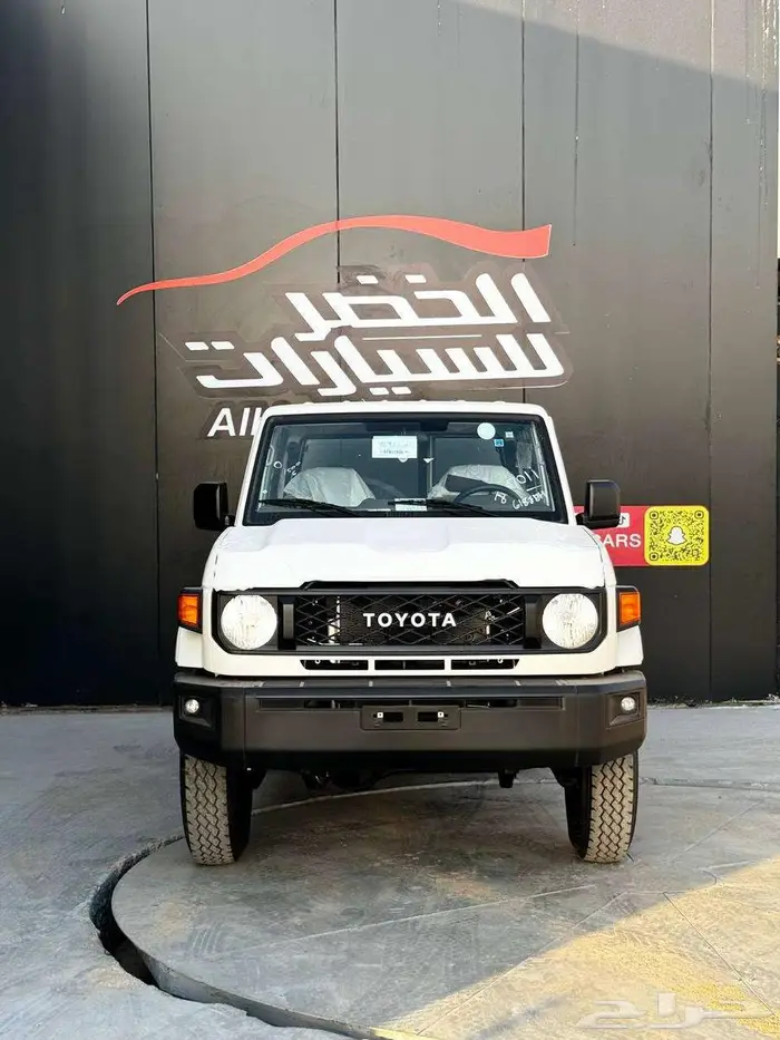 تويوتا ربع مصندق 2024 بنزين قير عادي ( ابيض ) 2