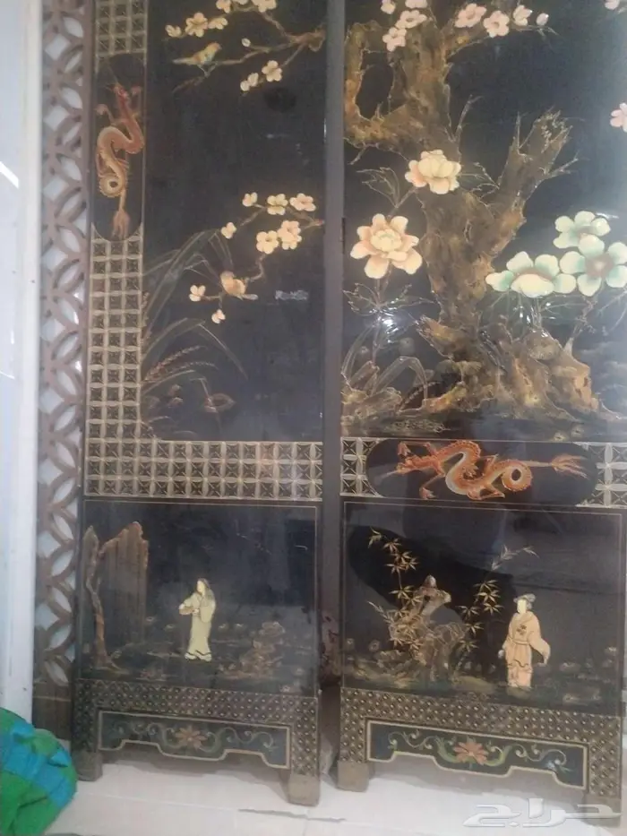 ساتر خشبي بطلاء ورسومات فنيه مميزه 0