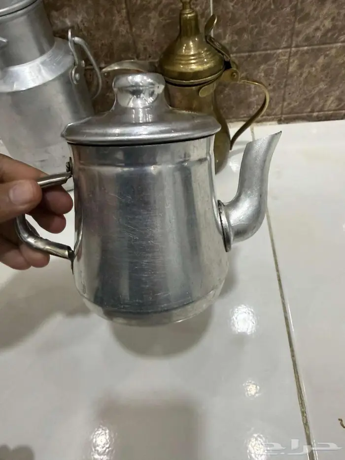 تراثيه دله ومصفاه وملقمه ومفواحه وبراد وسطل 4