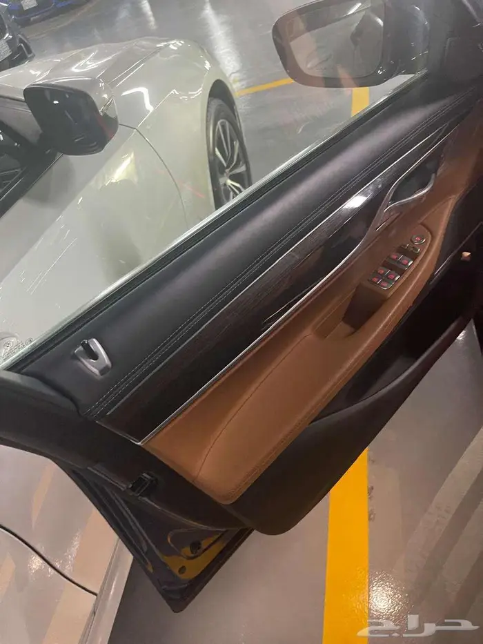 BMW 730Li فل كامل 2022 (اللون الأزرق المميز) 5