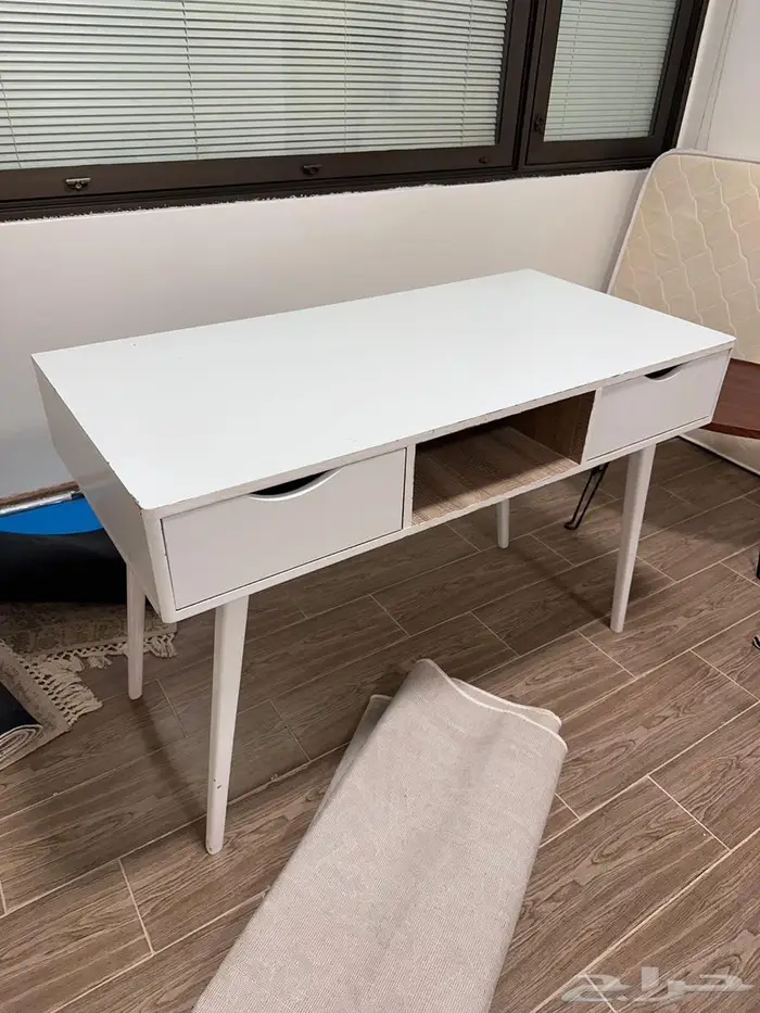 مكتب للبيع بحالة ممتازه جدا 1