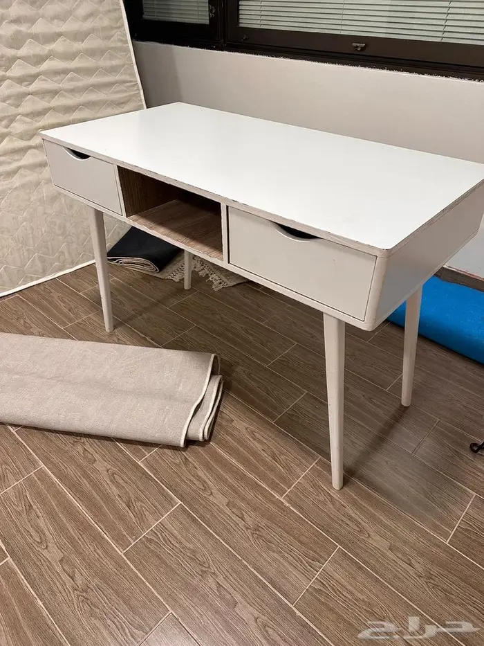 مكتب للبيع بحالة ممتازه جدا 0