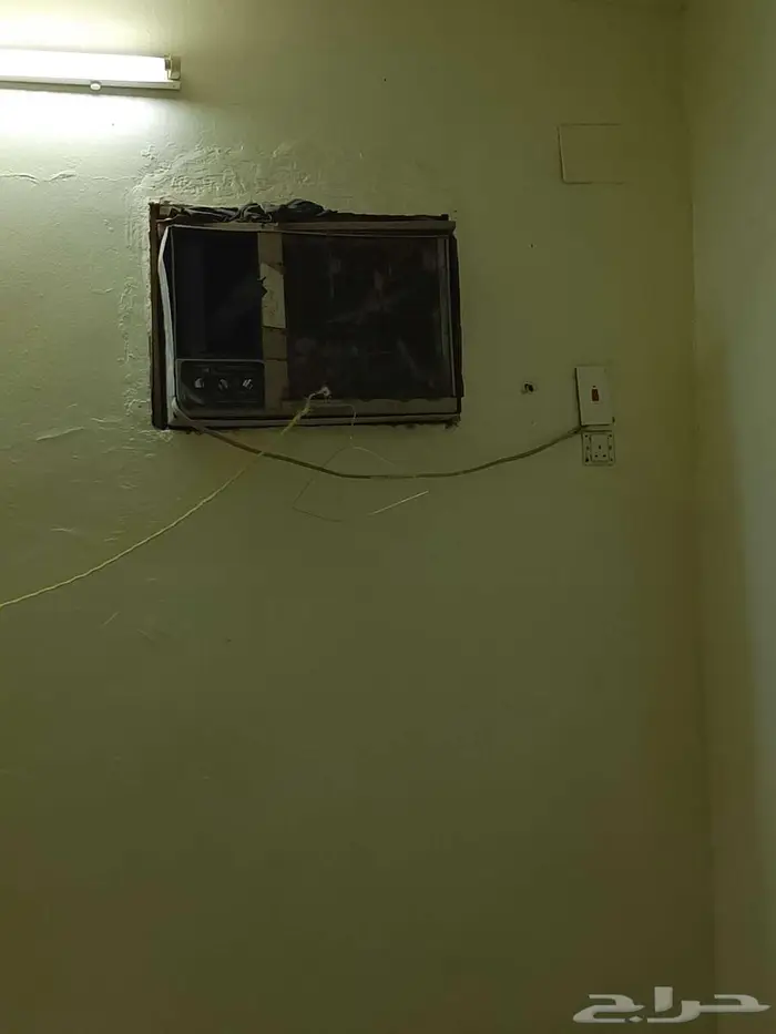 2مكيفات للبيع وتلفزيون وثلاجه نظيف مره 0