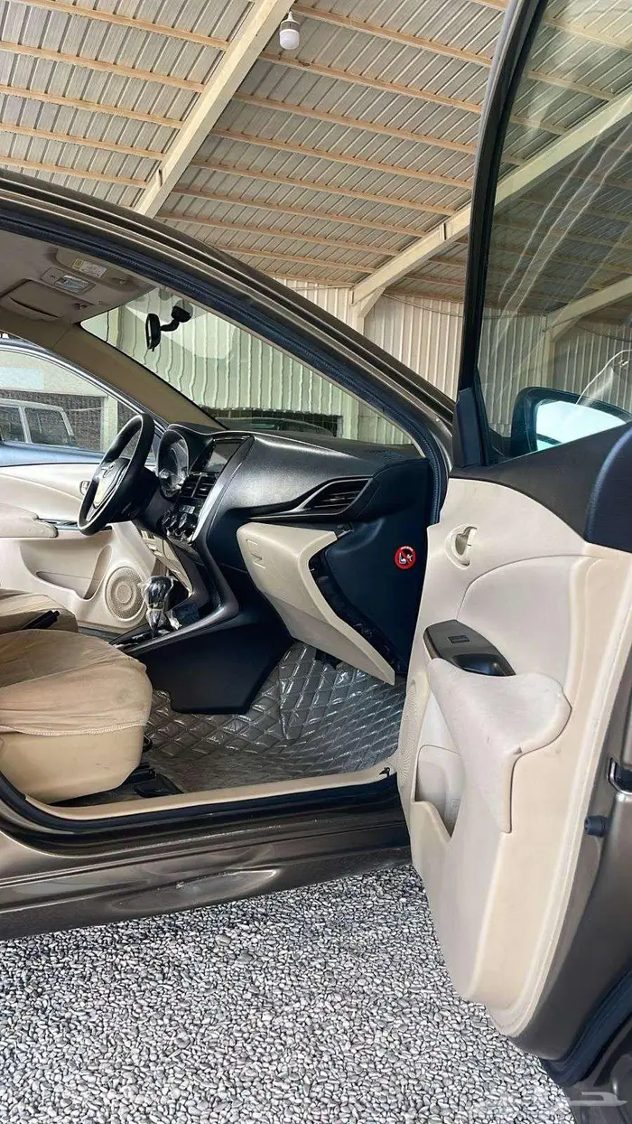 تويوتا يارس قير اوتماتيك 2022 7