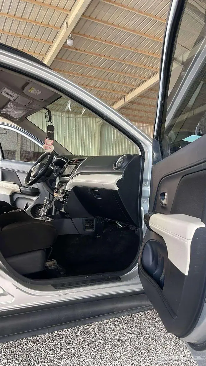 تويوتا راش واجن قير اوتماتيك 2023 9