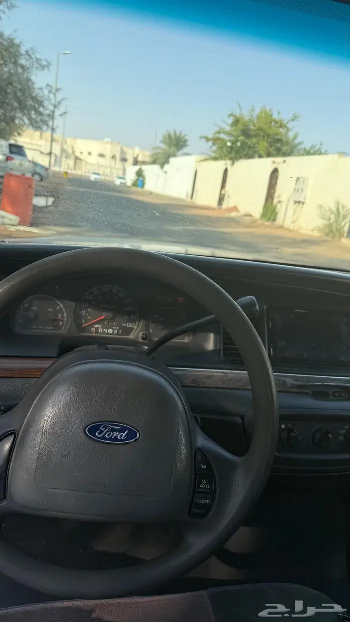 فورد فكتوريا 2004 تضيف للمستخدم البيع مستعجل 2