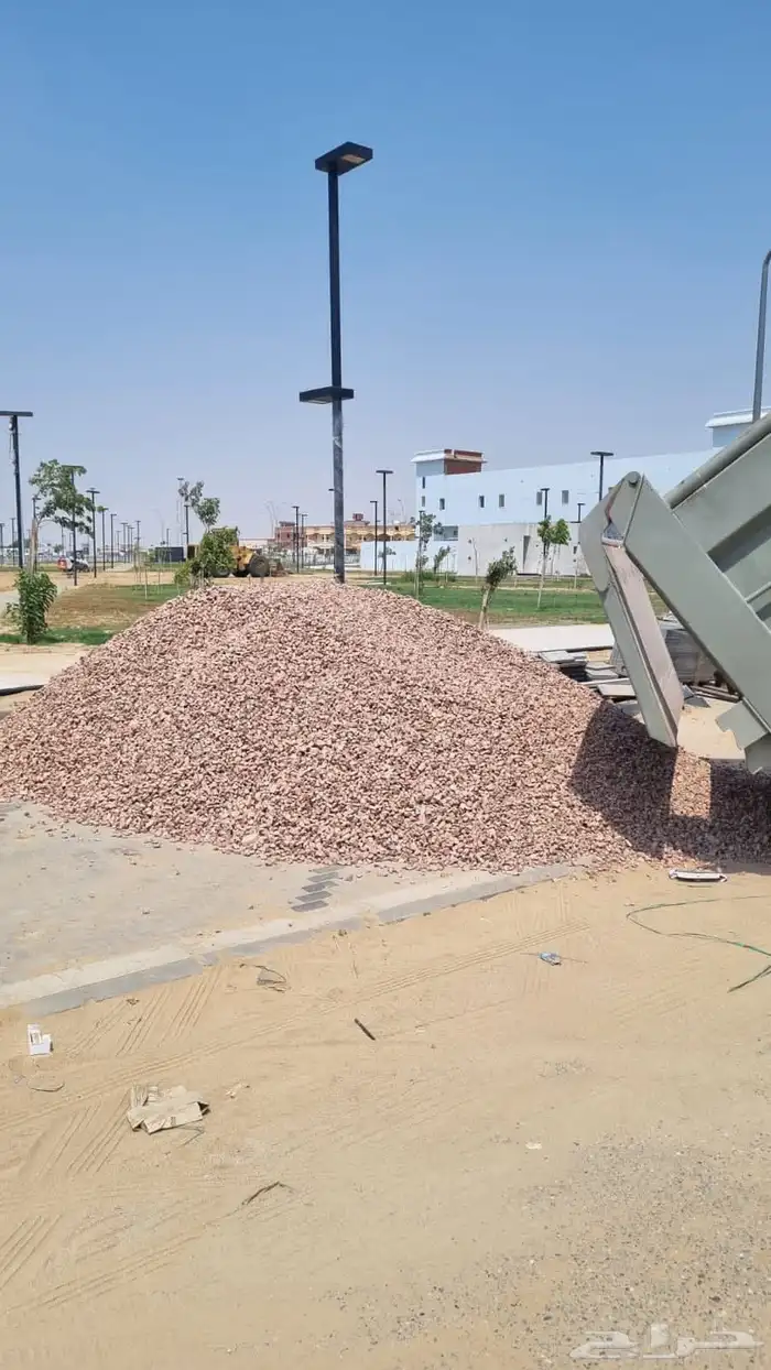 خرسانه حمراء لفرش الاستراحات والحدائق كل الاحجام موجوده 0