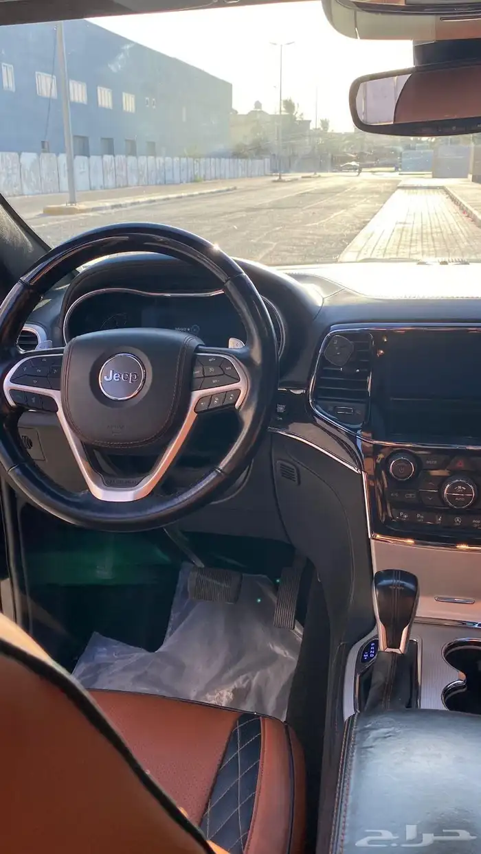 جيب جراند شيروكي Summit 2020 13